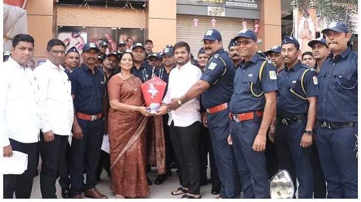 MMRDA नहीं दे रही है सुरक्षा कर्मचारियों को पूरी तनख्वा। जाने कर्मचारियों की प्रतिक्रिया