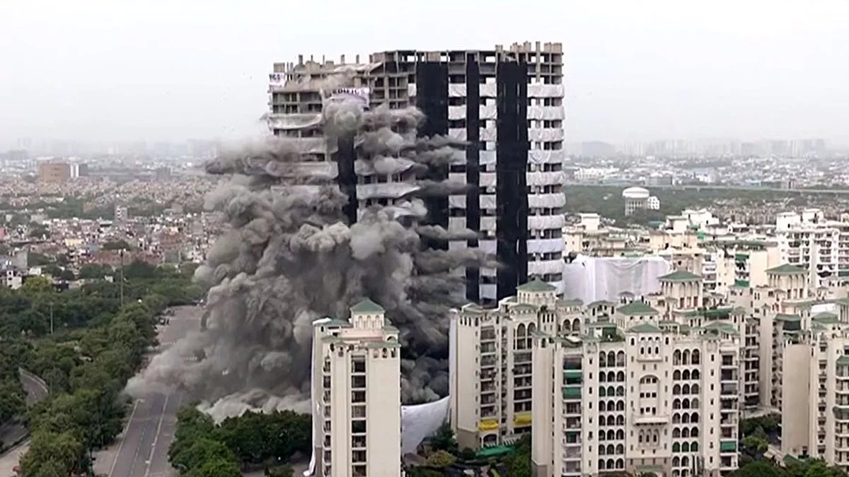 नोएडा ट्विन टावर: demolition के बाद भी केस जारी