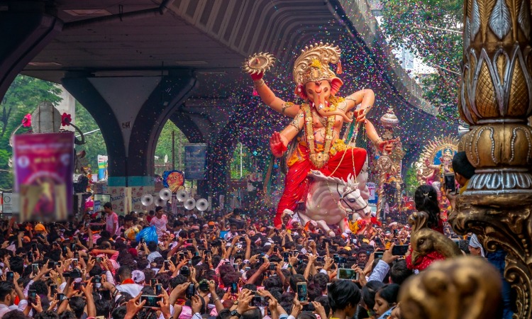 “12 दिन की शराबबंदी तर्कहीन!” बॉम्बे HC ने महाराष्ट्र सरकार को लगाई फटकार, कहा- शराब पीने वाला हर शख्स कानून-व्यवस्था नहीं बिगाड़ेगा