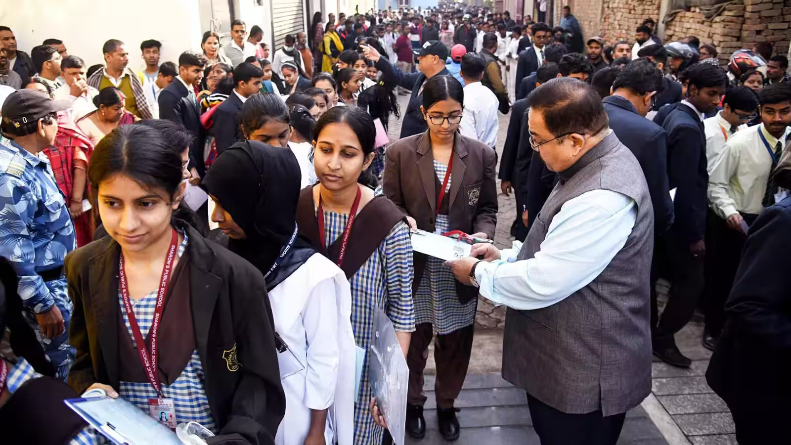 CBSE Board Exam 2027: करीब 30 लाख छात्रों की परीक्षा, रिकॉर्ड डिजिटल करने की तैयारी