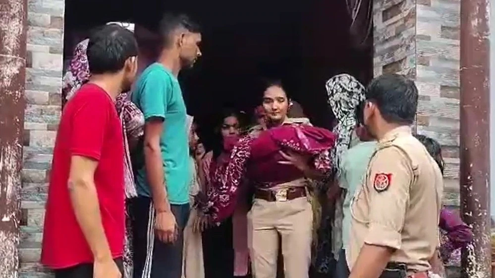 बागपत में पति-पत्नी का विवाद बना जानलेवा, मां पर कैंची से हमला; 3 माह की बच्ची की मौत l