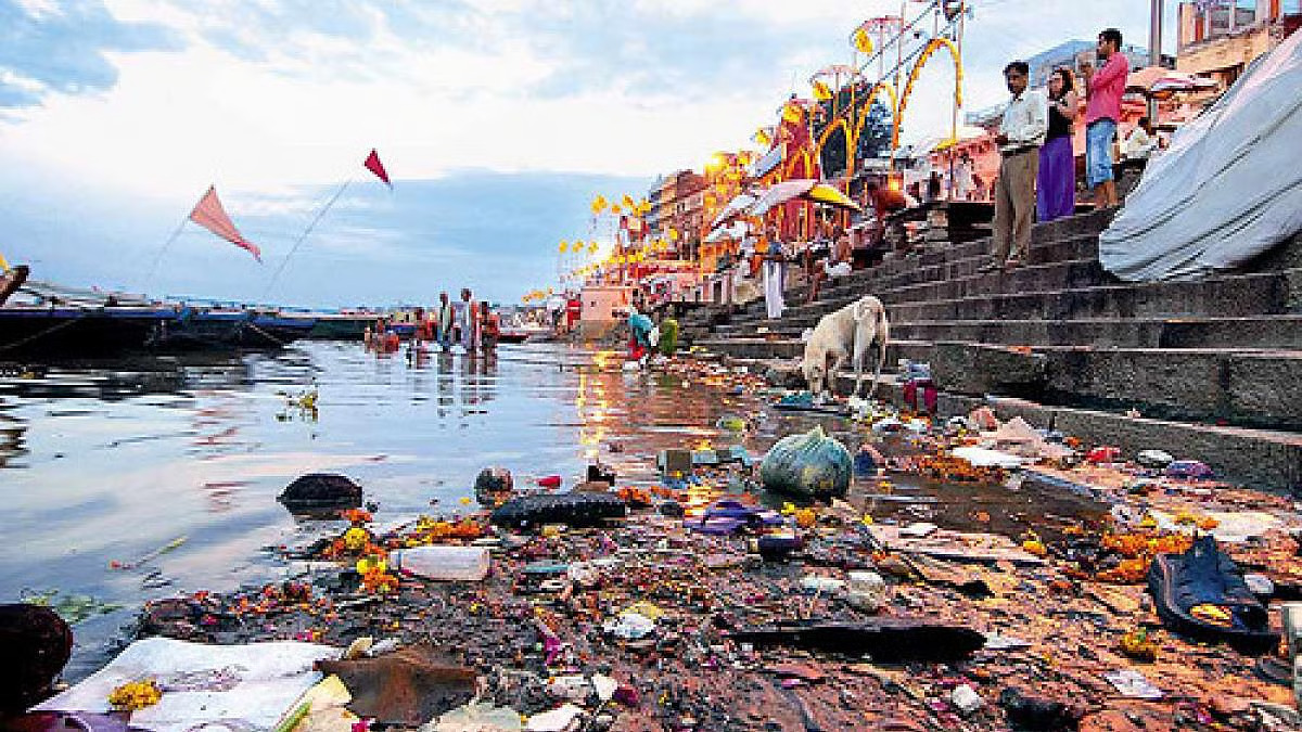 नमामि गंगे योजना से गंगा की सफाई पर जोर, कारखानों से होने वाले प्रदूषण पर लगाम
