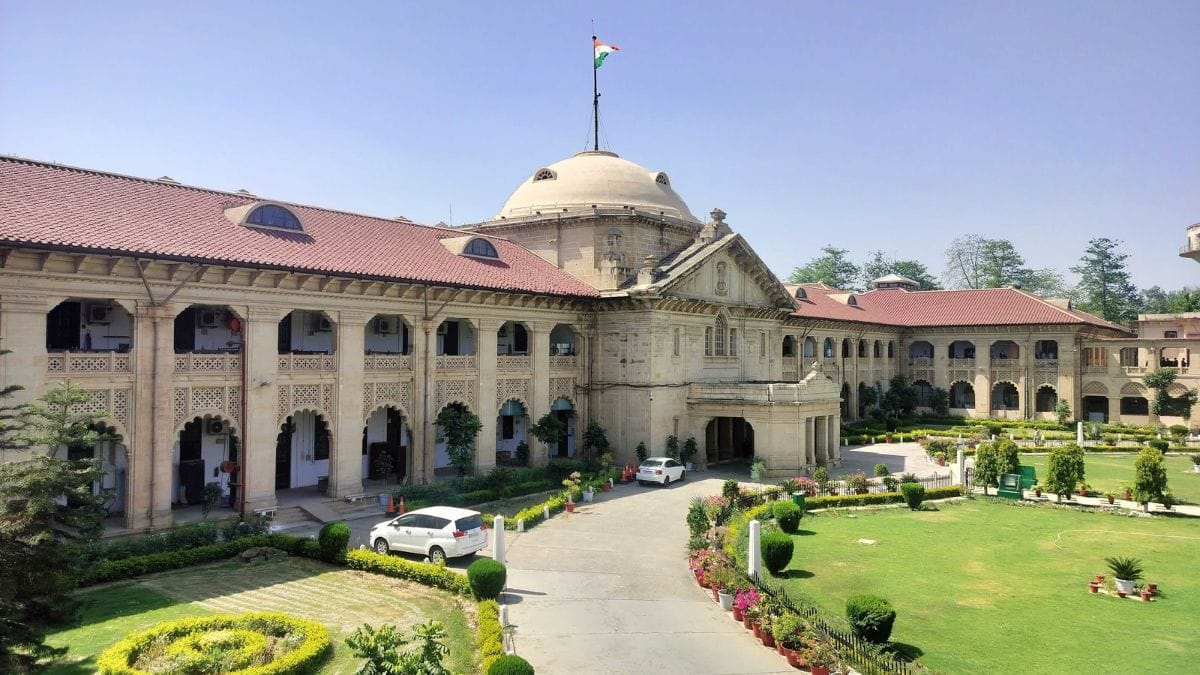 फर्जी डिग्री से शिक्षक की नौकरी पाने वालों की अब खैर नहीं! यूपी के सभी बेसिक शिक्षकों के दस्तावेज जांचेगा विभाग